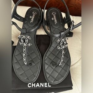 New Authentic - Chanel black thong sandal size EU40